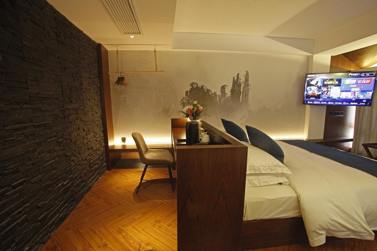 Hotel 張家界武陵源北岸輕奢客棧 森林公園店 Čang-ťia-ťie Exteriér fotografie