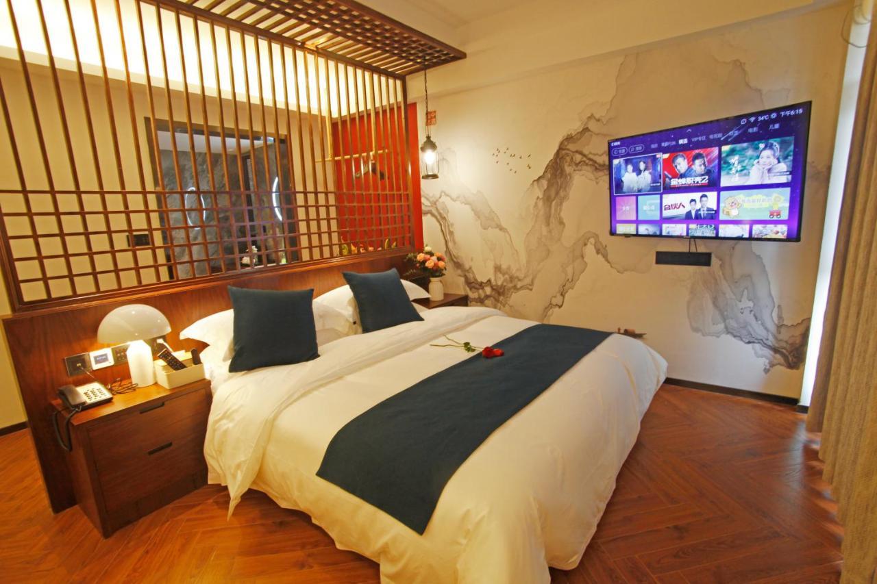 Hotel 張家界武陵源北岸輕奢客棧 森林公園店 Čang-ťia-ťie Exteriér fotografie