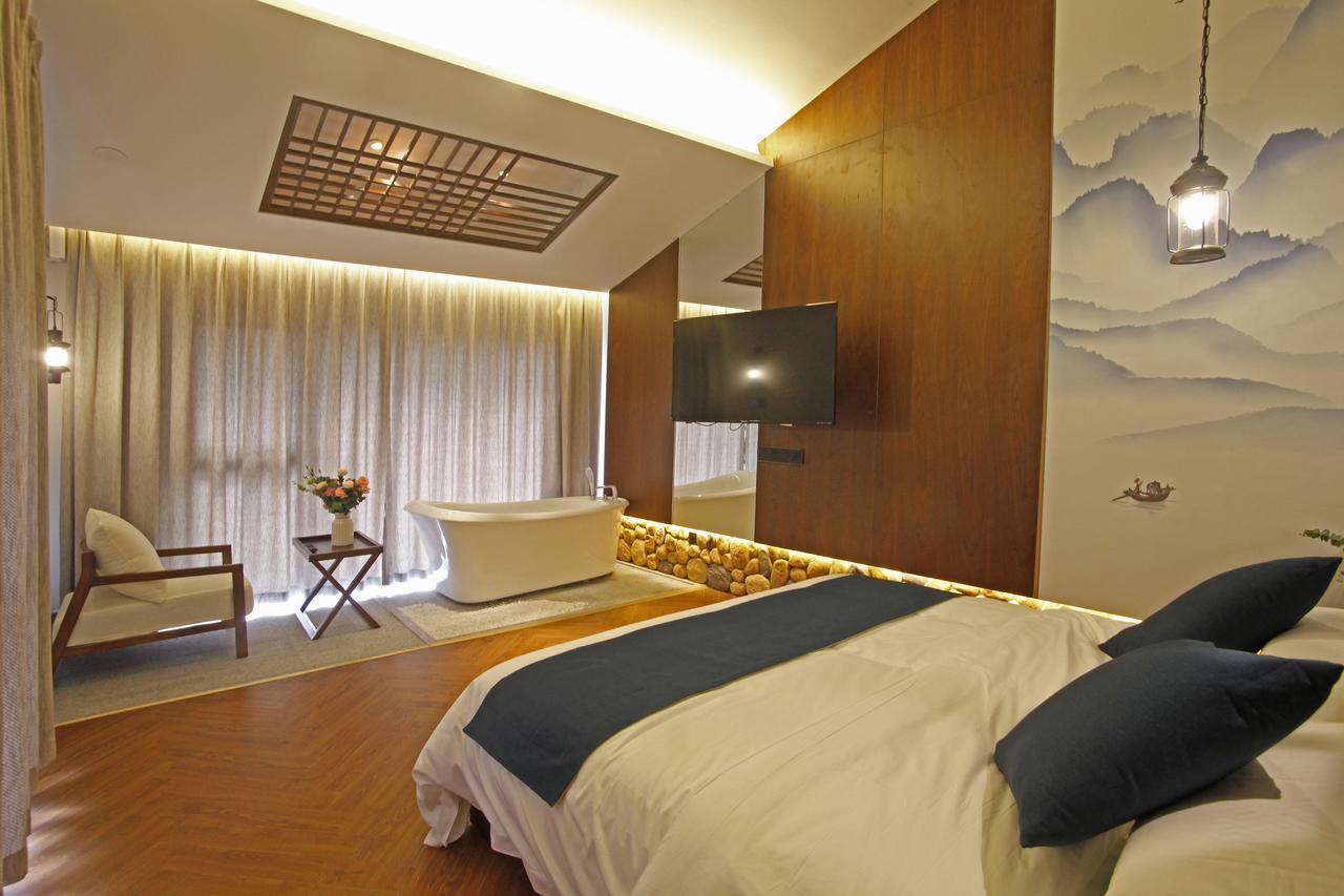 Hotel 張家界武陵源北岸輕奢客棧 森林公園店 Čang-ťia-ťie Exteriér fotografie