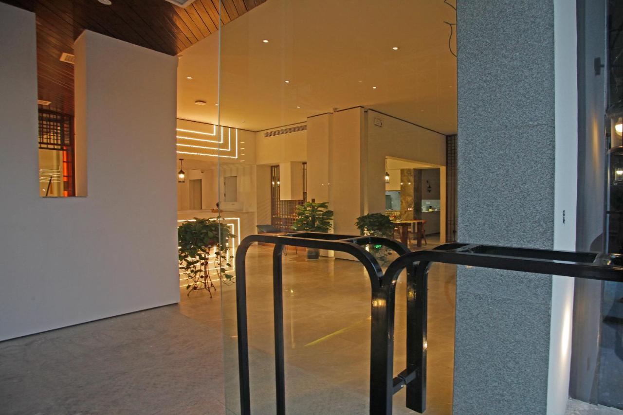 Hotel 張家界武陵源北岸輕奢客棧 森林公園店 Čang-ťia-ťie Exteriér fotografie